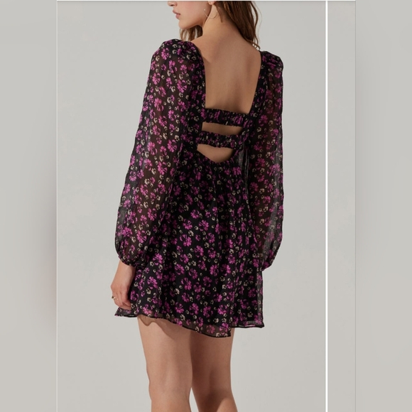 #151 ASTR the Label Floral back cutout long sleeve mini dress NWT - Picture 4 of 6
